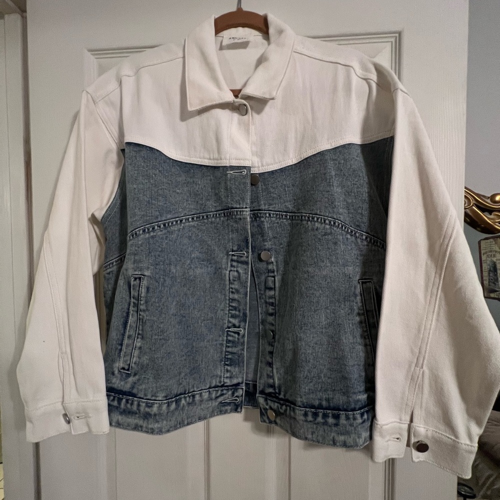 🏷️Clearance Jean jacket blue and white denim